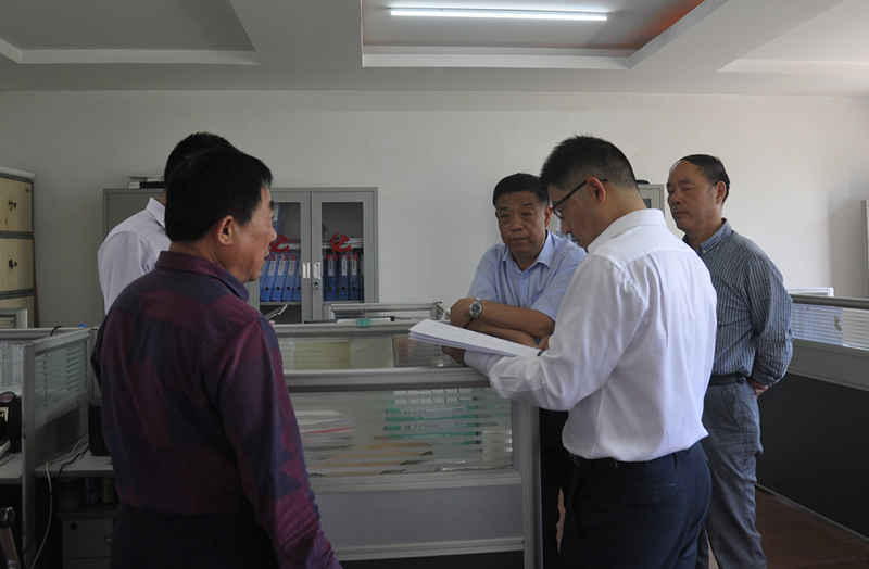 以黨建引領(lǐng)促企業(yè)發(fā)展  -明光市委組織部副部長(zhǎng)于文龍到明光酒業(yè)指導(dǎo)工作