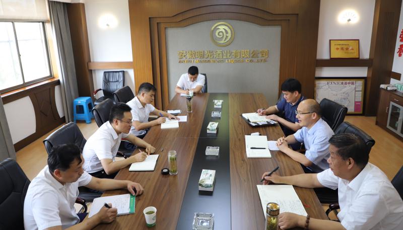 明光市委常委、副市長張瑞赴明光酒業(yè)調(diào)研