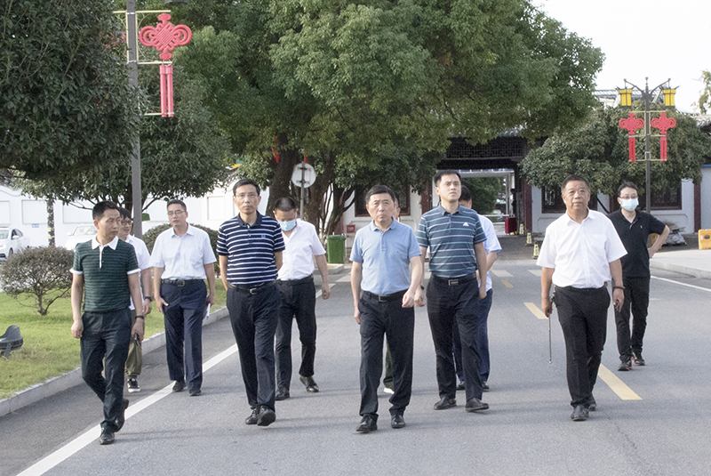 安徽省政協(xié)常委謝海濤一行調(diào)研明光酒業(yè)